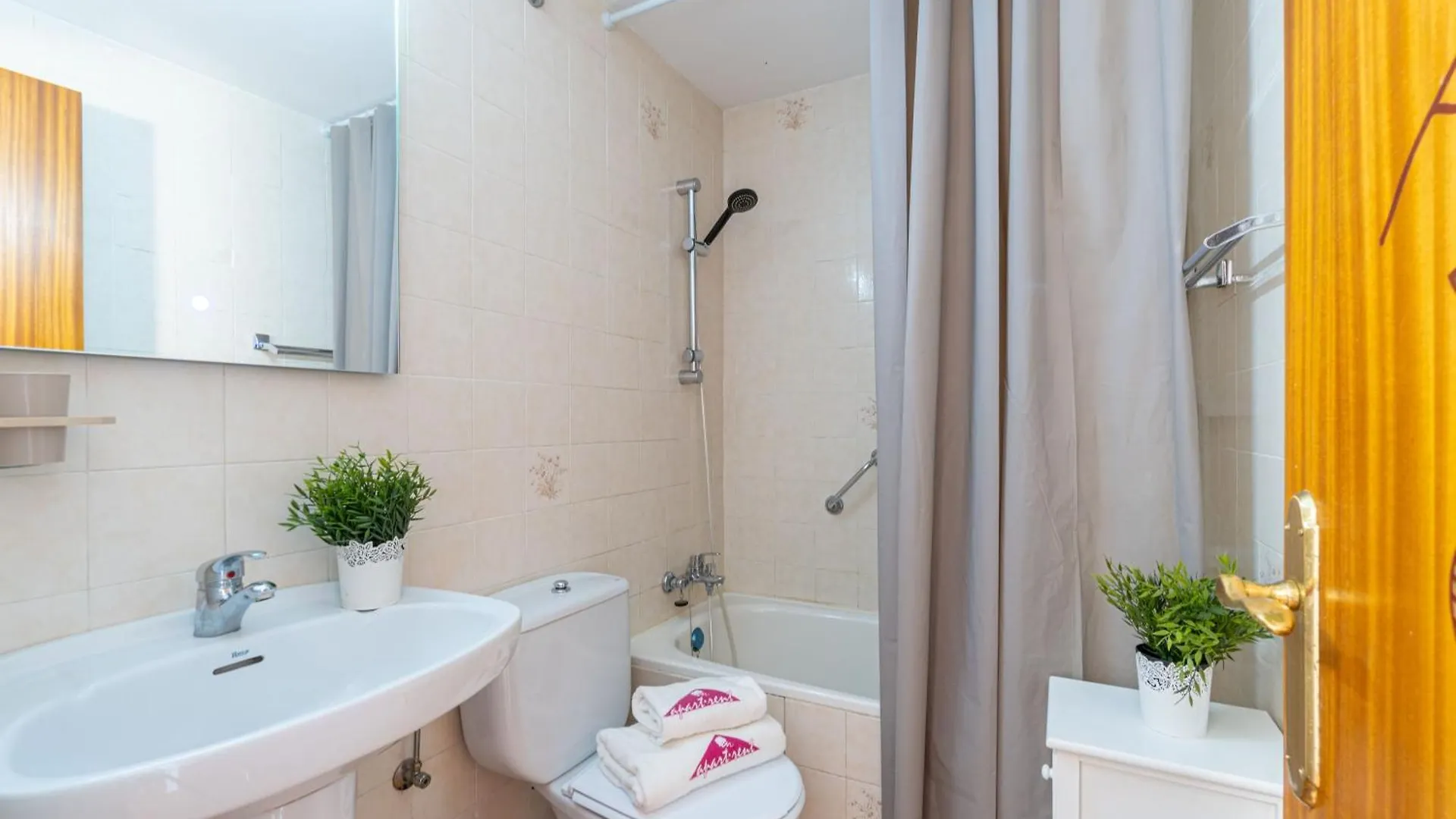 Basic Comfort Apartment Gran Reserva 0078 エンプリアブラバ 0*,  スペイン